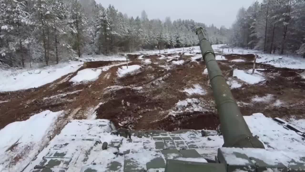 At the preparation grounds in Belarus, servicemen of the tank units of the Western Military