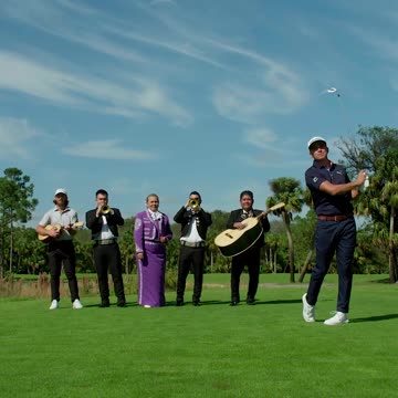Rickie Fowler's backswing gets interrupted #golf #ricky #fowler #backswing #swing #green #fairway