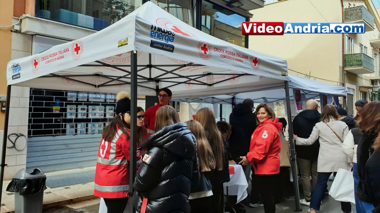 Ad Andria stand informativi delle forze dell'ordine: dai veicoli ai droni con le associazioni