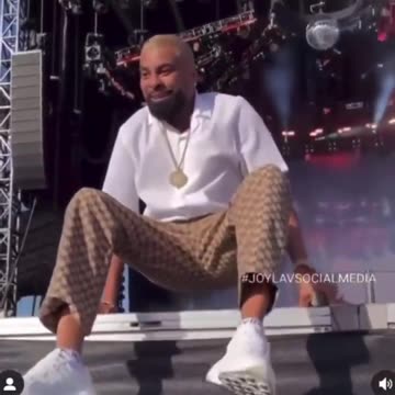 When Somebody in the Crowd Told Ginuwine to Raise Up and Let her Get the Gooch