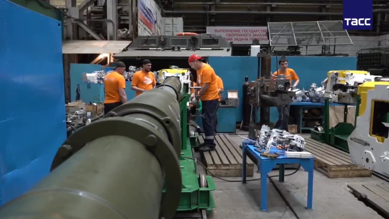 Huge Tank production in Russia || Same cannot be said in the West