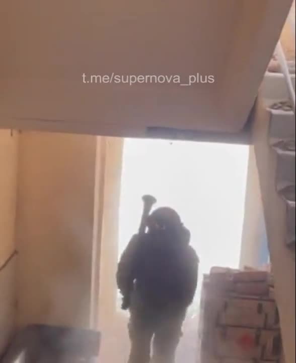 Russian soldier hits Ukrainian positions with an RPG 7 in Marinka