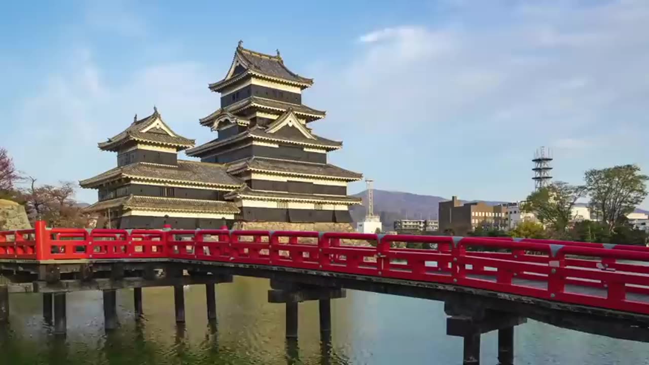 10 BEST PLACES TO VISIT IN JAPAN (TRAVEL VIDEO)