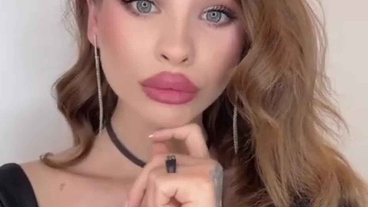 Lip sync in a nice bra. Full lips 5