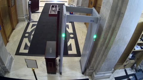 0163USCH01HouseCarriageDoor_2021-01-05_06h06min50s007ms.mp4