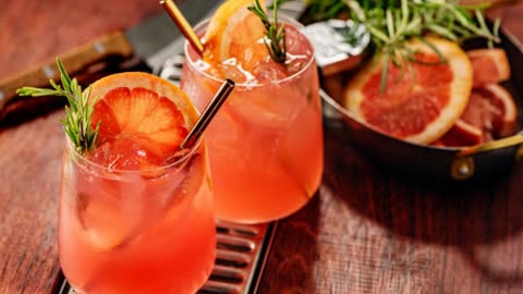 This Italian Mocktail Will Transport You to Paradise! (It's Blood Orange & Bubbly!)