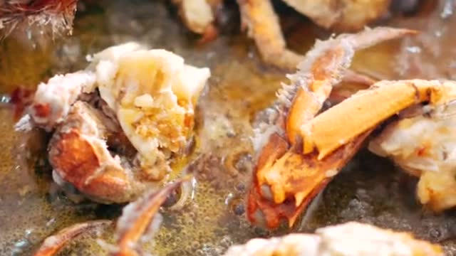 Come home in the evening and make a delicious seafood and rice pot to reward yourself