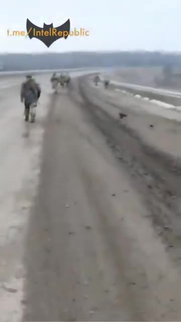 Ukrainian Infantry Withdraw From Bakhmut On Foot - Ukraine War Combat Footage 2023