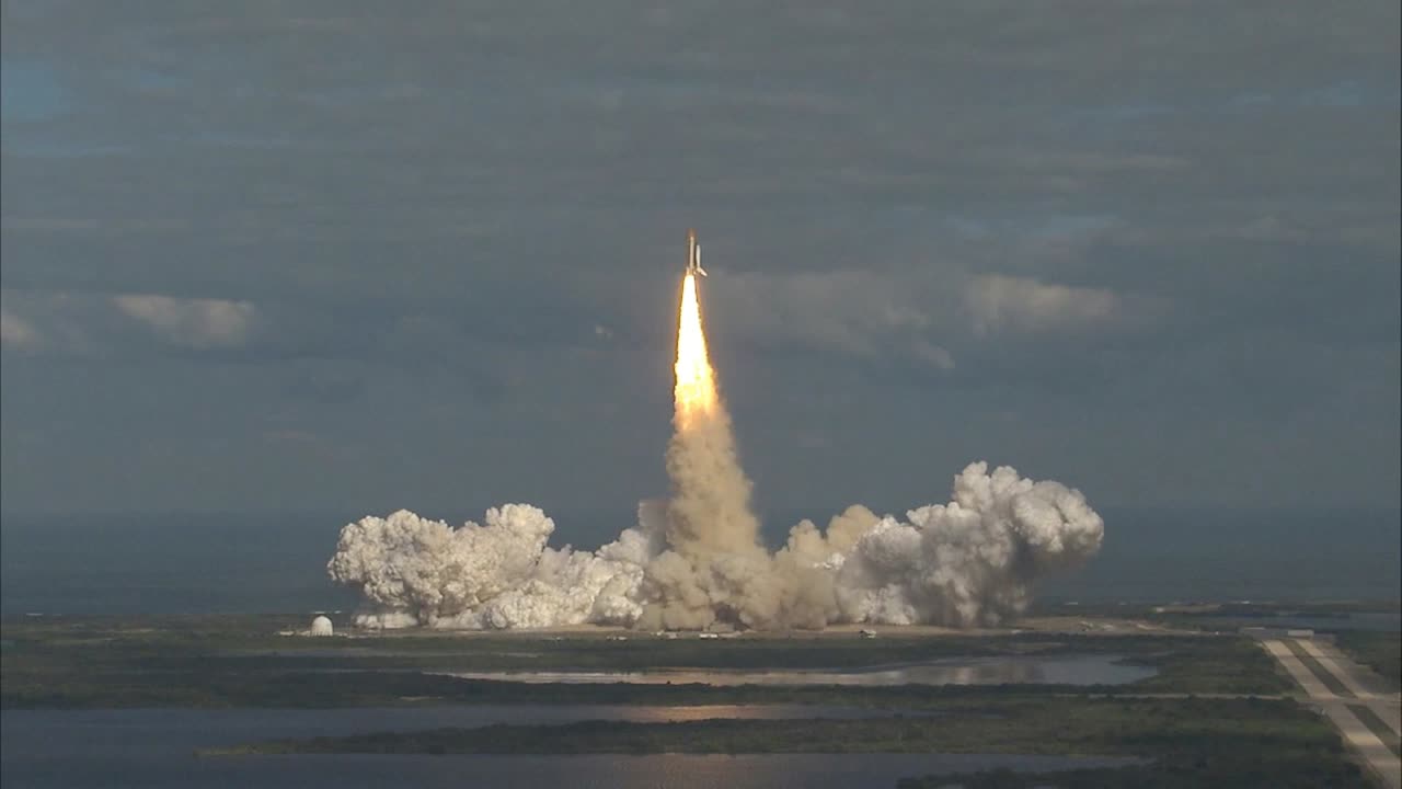 NASA's most powerful rocket launches on historic Artemis I moon mission | collectSPACE