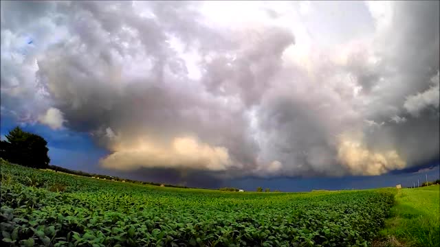 Time lapse: Stunning Supercell in Wellsville, Kansas