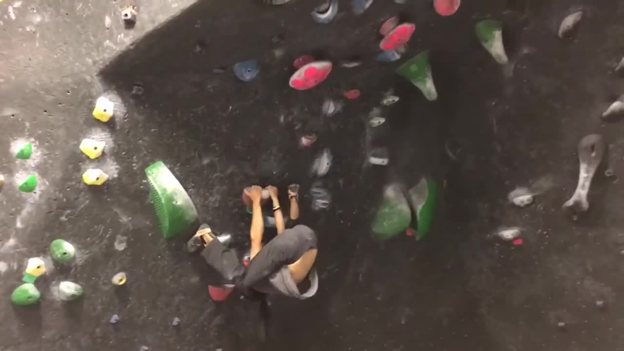 Factory bouldering - Bat Hang Monster