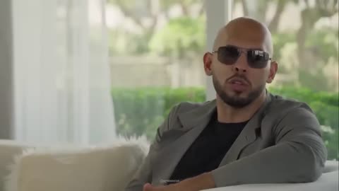 Complottista 😂😂😂😂No vax Fascista Untore ..