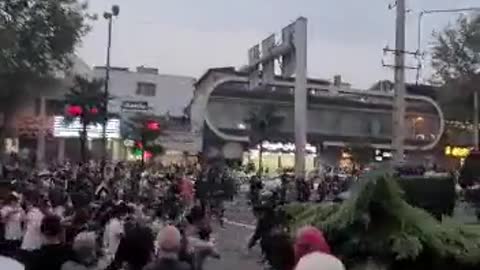 Iranian protestors take to the streets