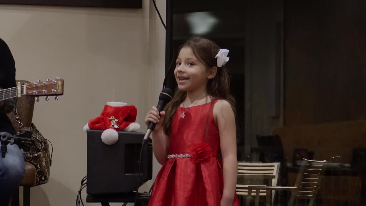 Bella's 2023 Christmas Special - with Jenn Harris - at April Sound Country Club