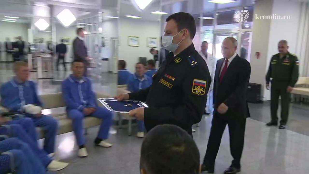 Putin visits Vishnevsky Central Military Clinical Hospital and presents state awards