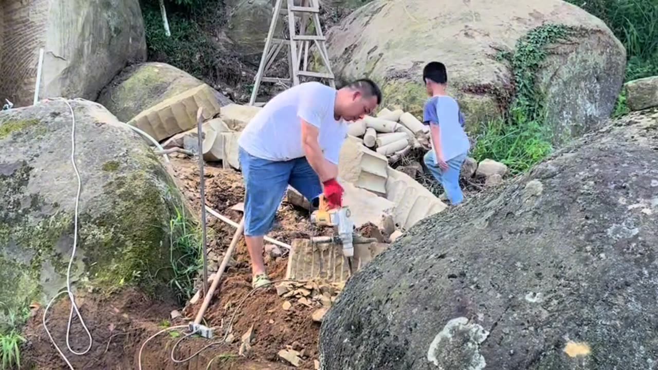 Unbelievable rock cutting skill..