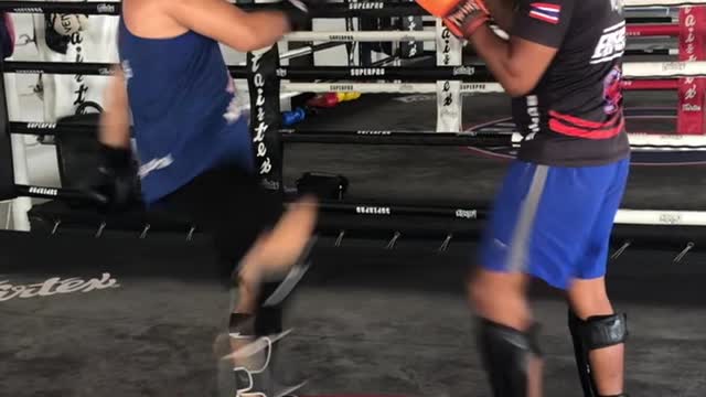 Muay Thai Tutorial: Fake low kick to lead in headkick