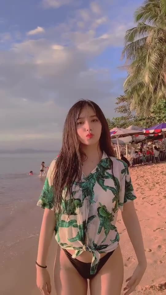 Sexy Girls Dancing In TikTok Video