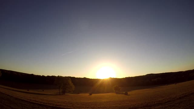 Sun Rise 9 28 22 49f/9c