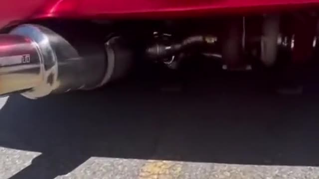 Configuration of refitted exhaust pipe of automobile