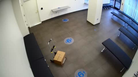 8030FCOB01128BadgingWaitingArea_2021-01-06_12h40min00s880ms.mp4