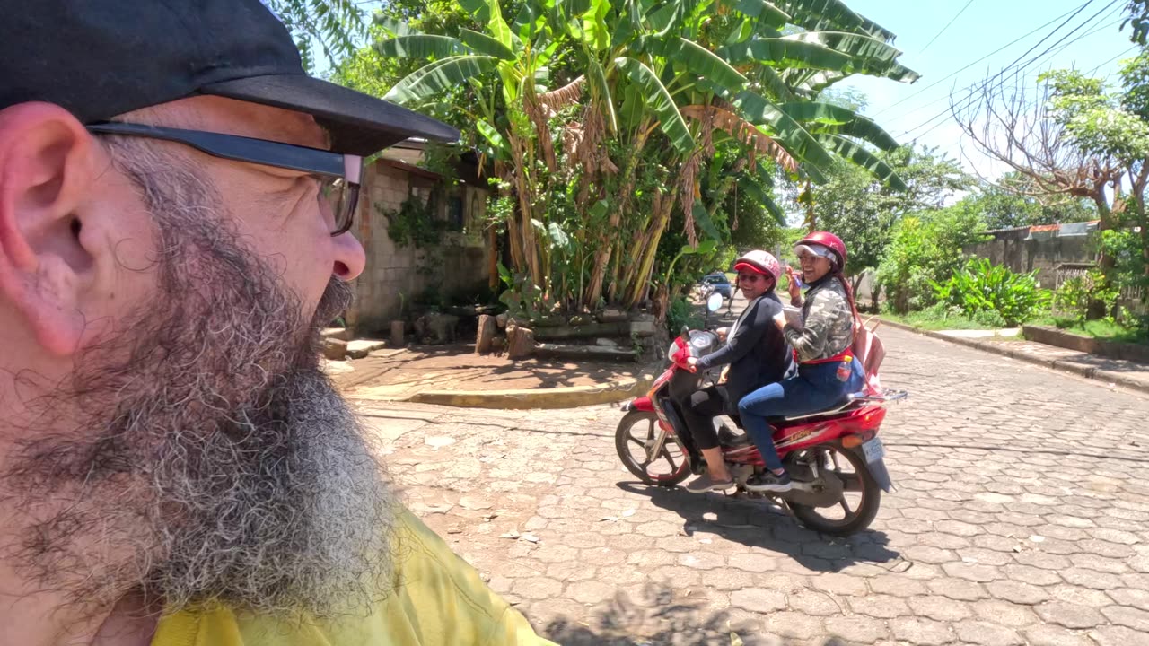 Walking the #Barrio #Calvario in León #Nicaragua | Exploring the Pedestrian Zones