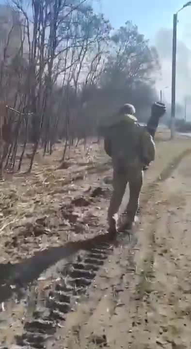 Ukrainian Soldiers In Combat Use NLAW Anti-tank Weapon, 26th January 2022