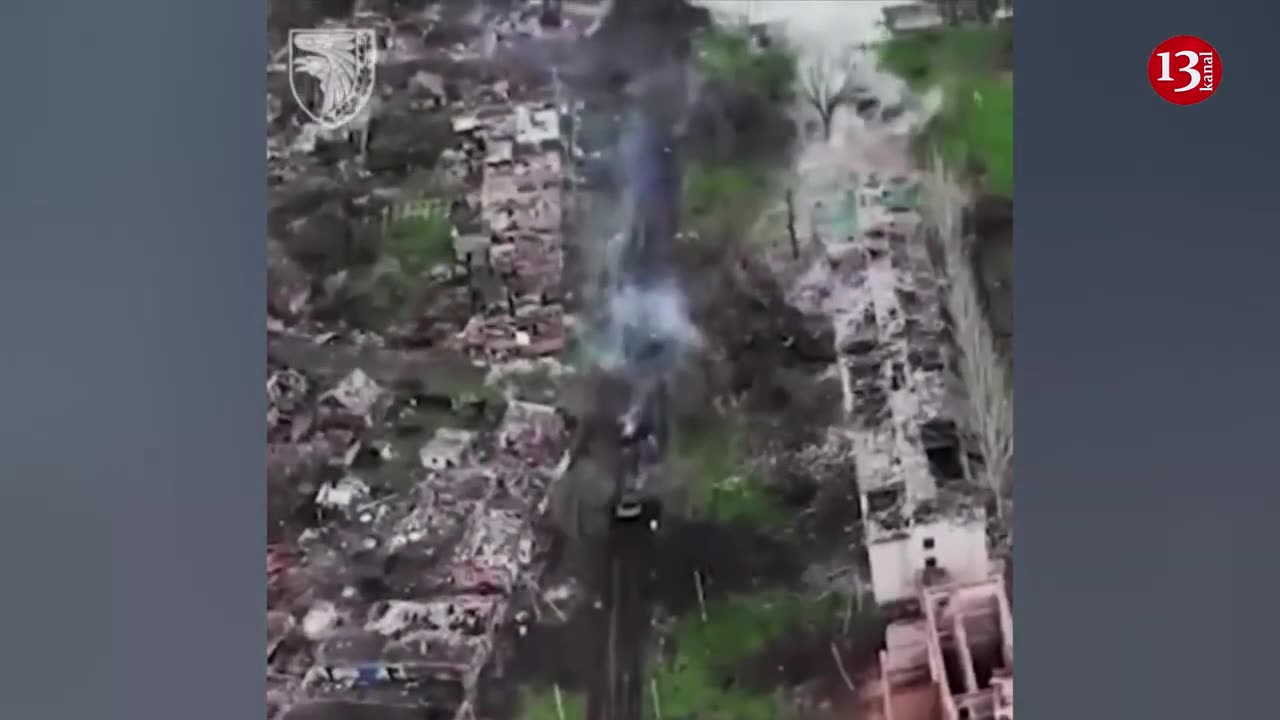 Ukrainian tanks’ counterattack in Bakhmut-Houses, warehouses where Russians were hiding are shelled