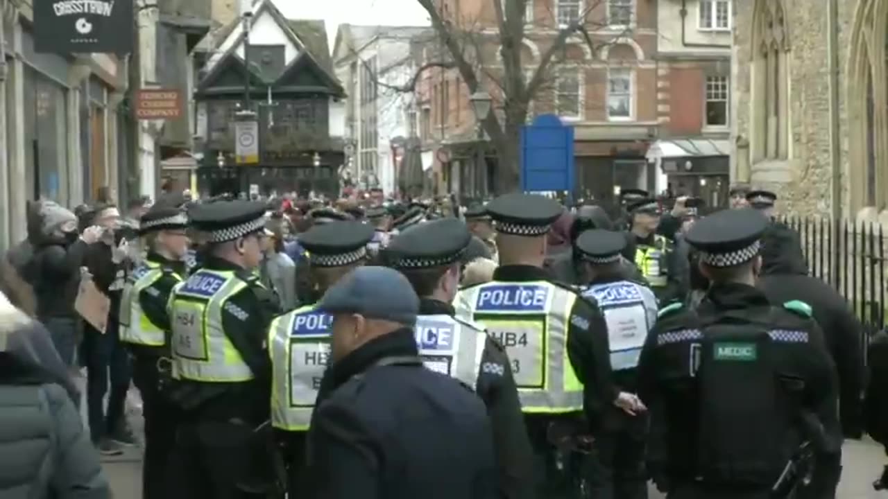 MARK STEELE IN OXFORD AT THE WEEKEND, AGAINST 15 MINUTE LOCKDOWNS & PROTEST STOP 15 MINUTE LOCKDOWNS
