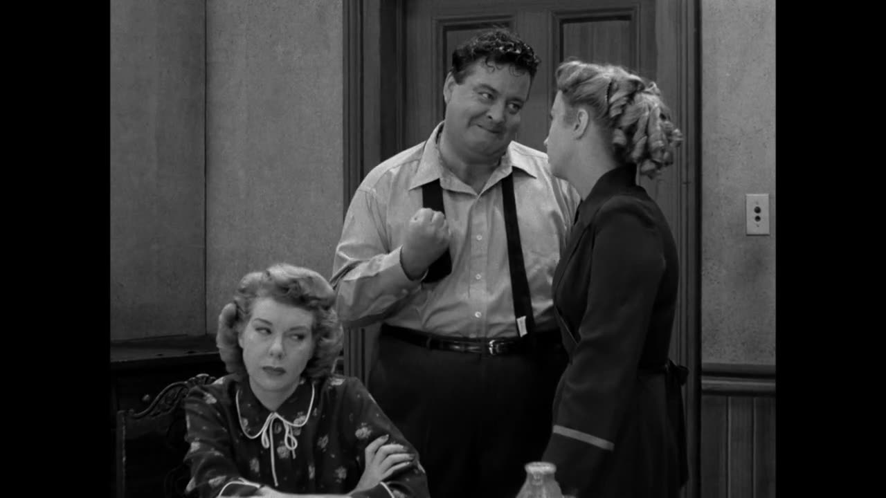 The Honeymooners: The Sleepwalker - Episode 6 of 39