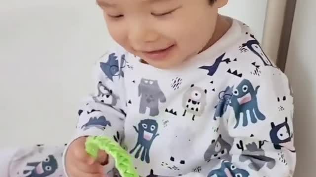 ของเล่นจากแฟนคลับพ่อตูน "น้องทะเล" ชอบมากครับ