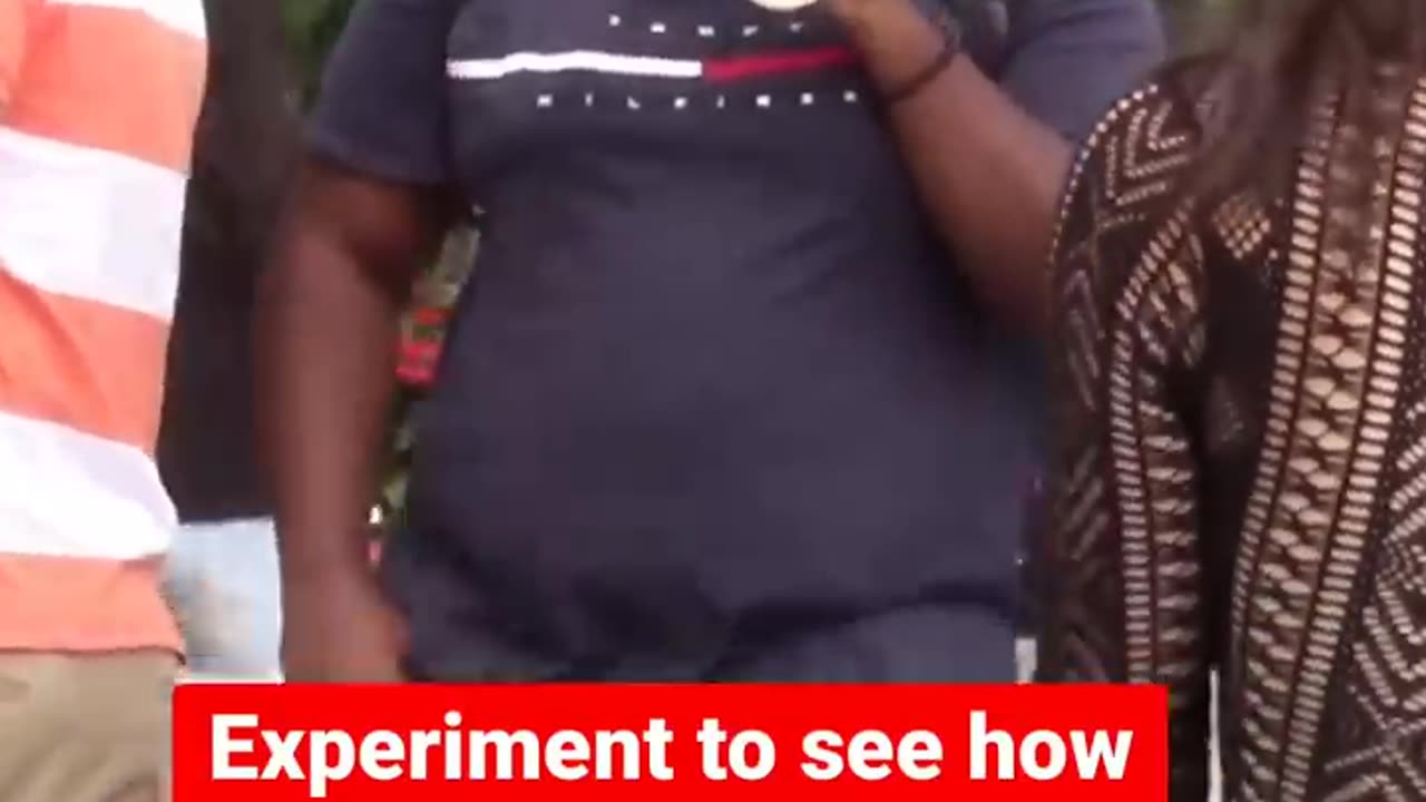 How do strangers react to a model- #shorts