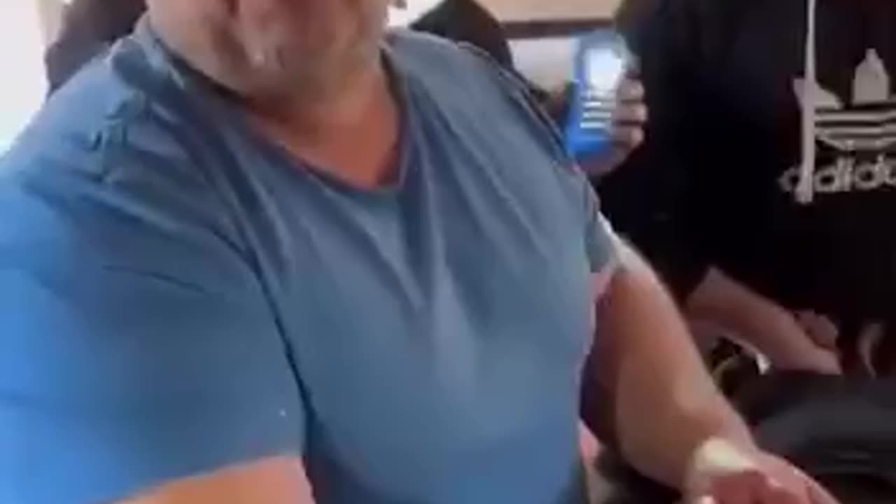 ⭕طبيب يبتر قدم إبنته من دون تخدير بعد محاصرة منزله في مدينة غزة.