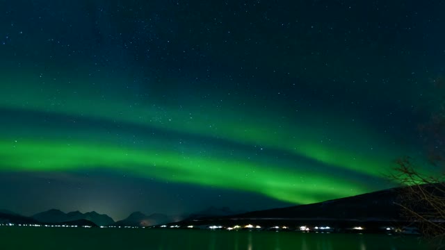 Time lamps of aurora borealis