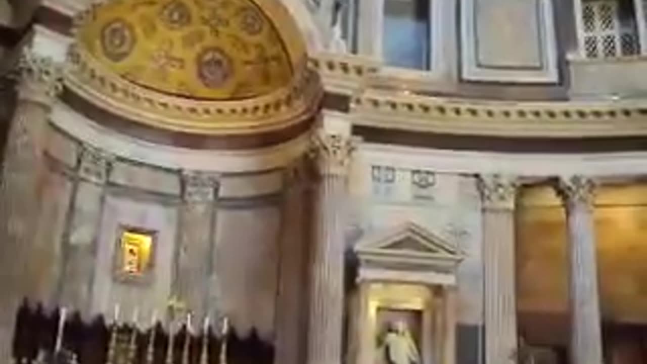 Pentecostes em Roma: Chuva de pétalas no Panteão