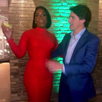 Turdeu meeting with gays and drag queens of USA