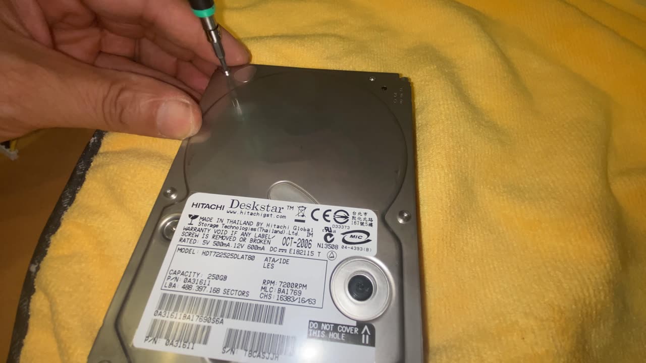 Total Complete Tear Down Open Up Look inside How looks EiDE Spinning HDD CPU Computer Hard Drive