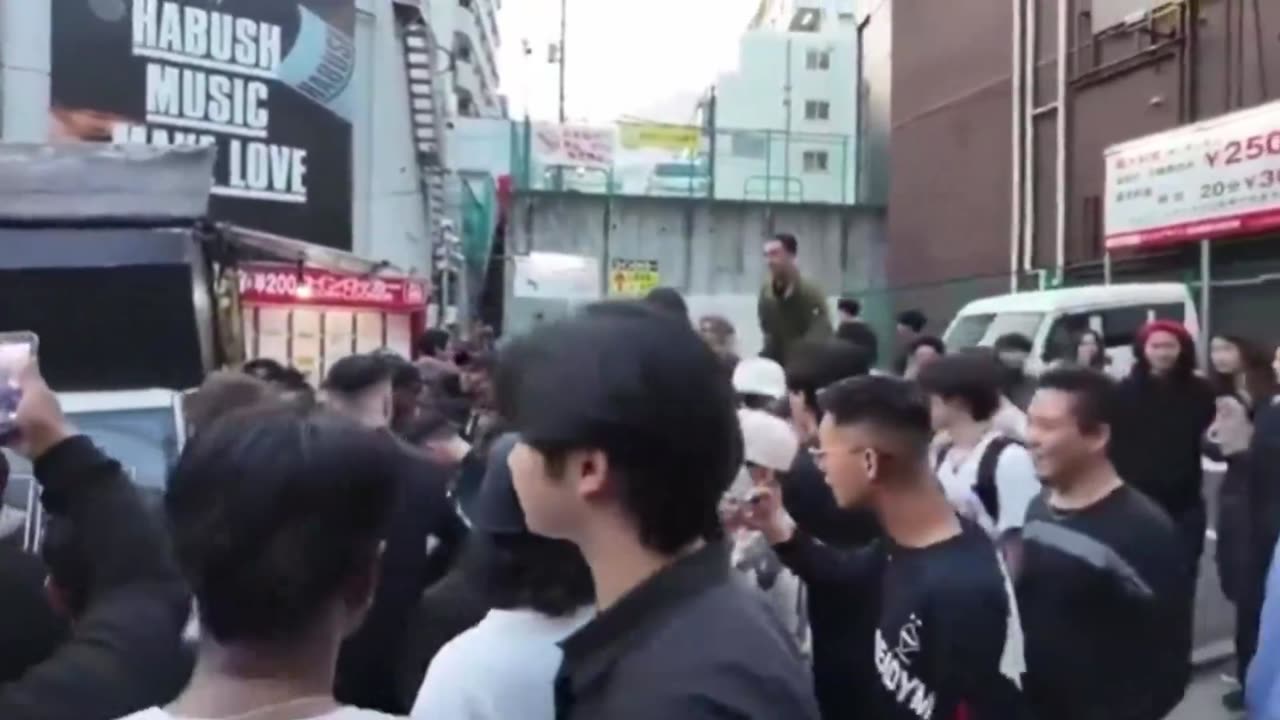 Immigrants wielding Knife cause Chaos in Japan