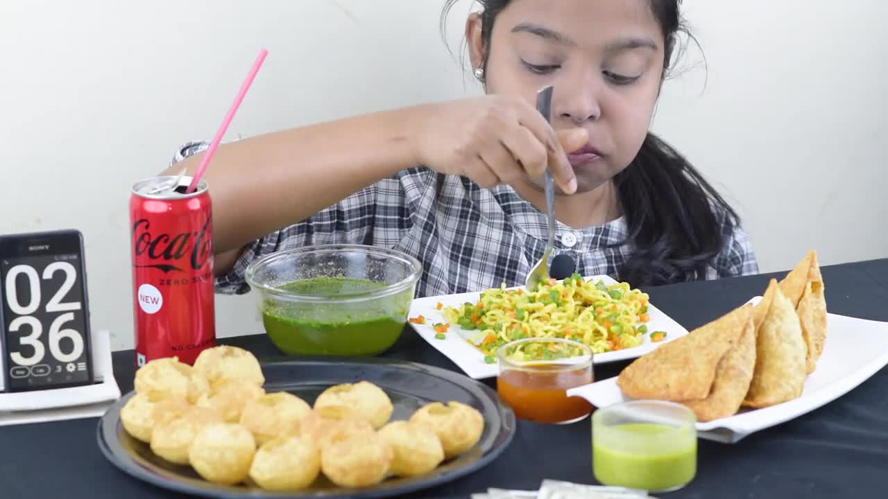 10 MINUTE Maggi Panipuri & Samosa CHALLENGE 4000 RS CHALLENGE 🤑 #mukbang #challenge