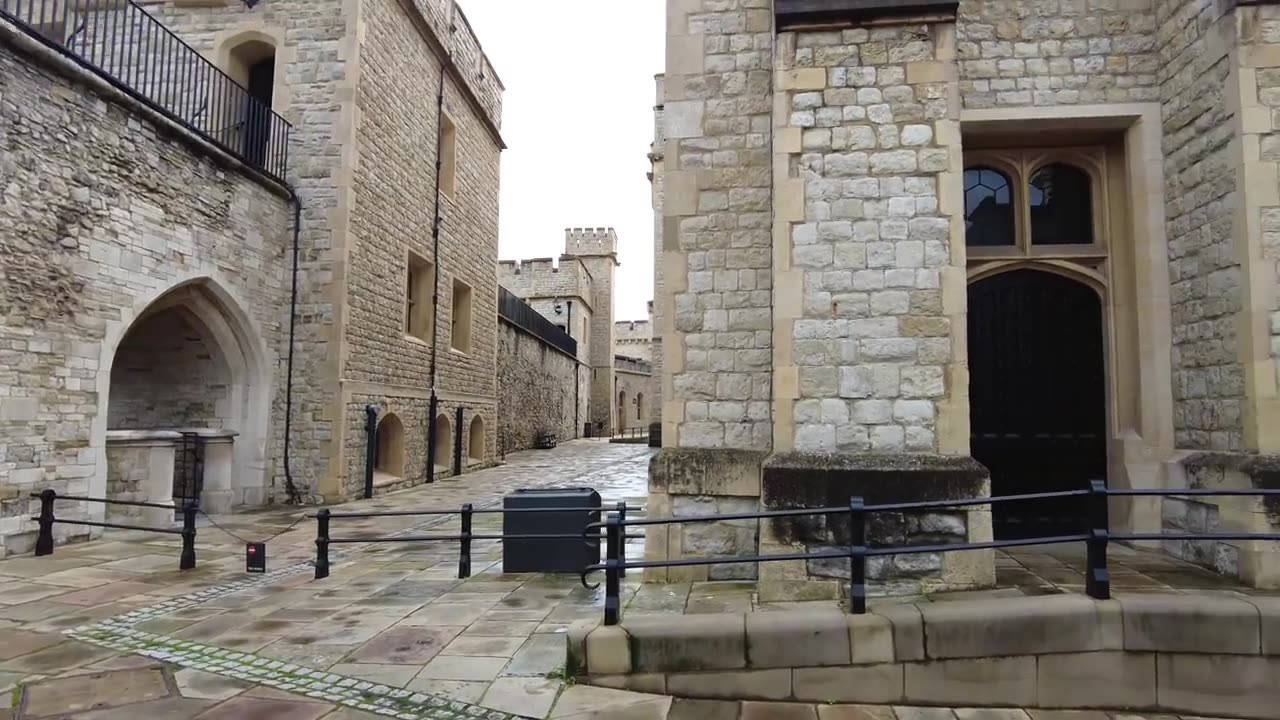 INSIDE THE TOWER OF LONDON (FULL TOUR) 🇬🇧- a fortress, a palace & prison with 1,000 yrs of history