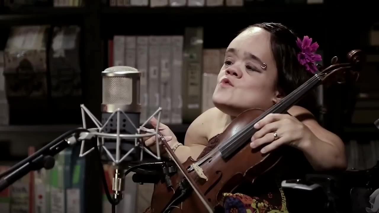 Gaelyn Lea - Bound by METALš¤ (meme video)