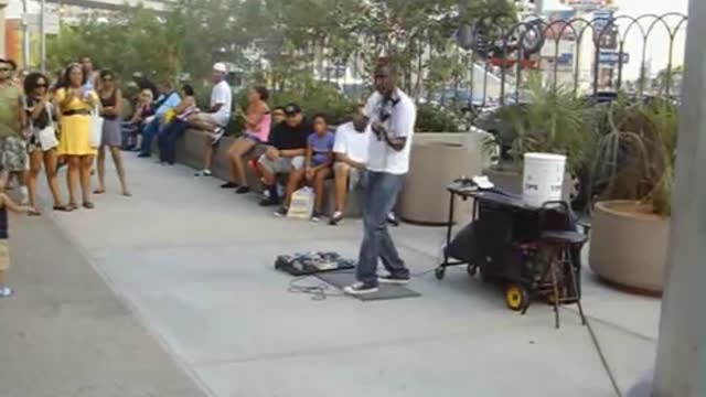 Niggas In Paris (Violin Cover by a Vegas street performer) BAD ASS!!!