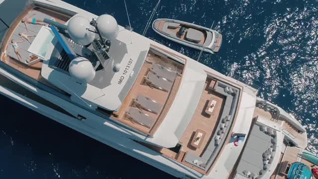 LUXURY SUPERYACHT VERTIGE