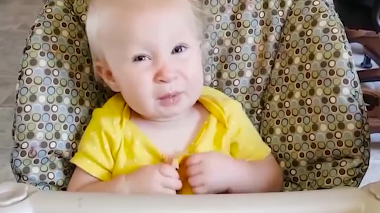 #babyreaction #funnybaby #funnyvideo #cutebaby #babyvideo #chubbybaby