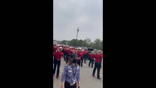 Great Pomp and show. This parade made my day.😊😊😊