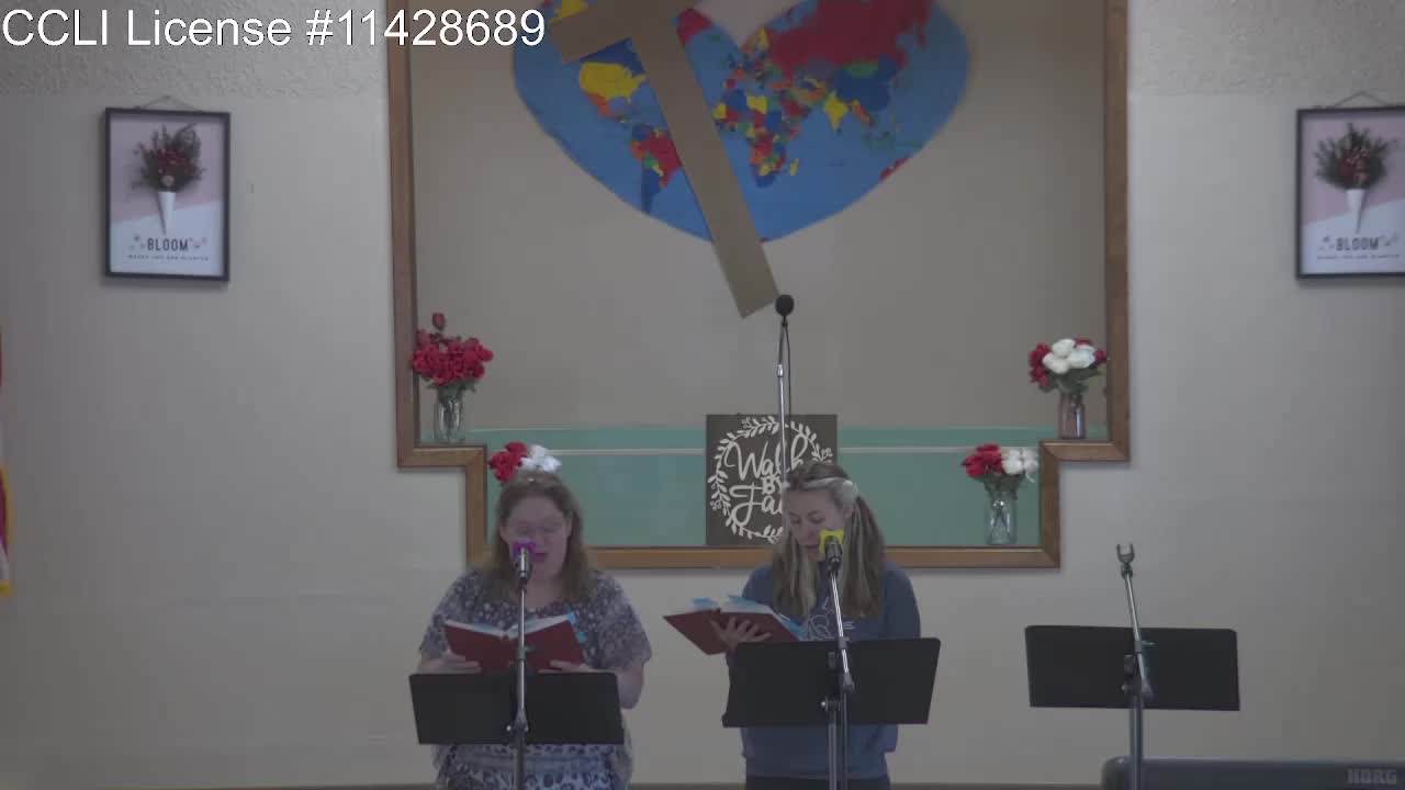 Moose Creek Baptist Church sings “I Need The Every Hour“ During Service 5-29-2022