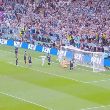 🇦🇷 "Julian Alvarez with the finish, Leo Messi again with the marvellous mischief!