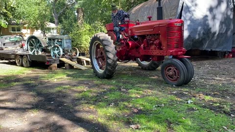 Unloading the second Fordson F parts tractor.