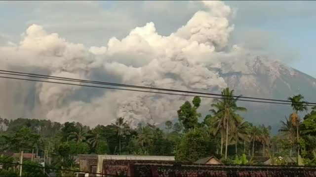 Indonesia raises alert after Mount Semeru volcano erupts