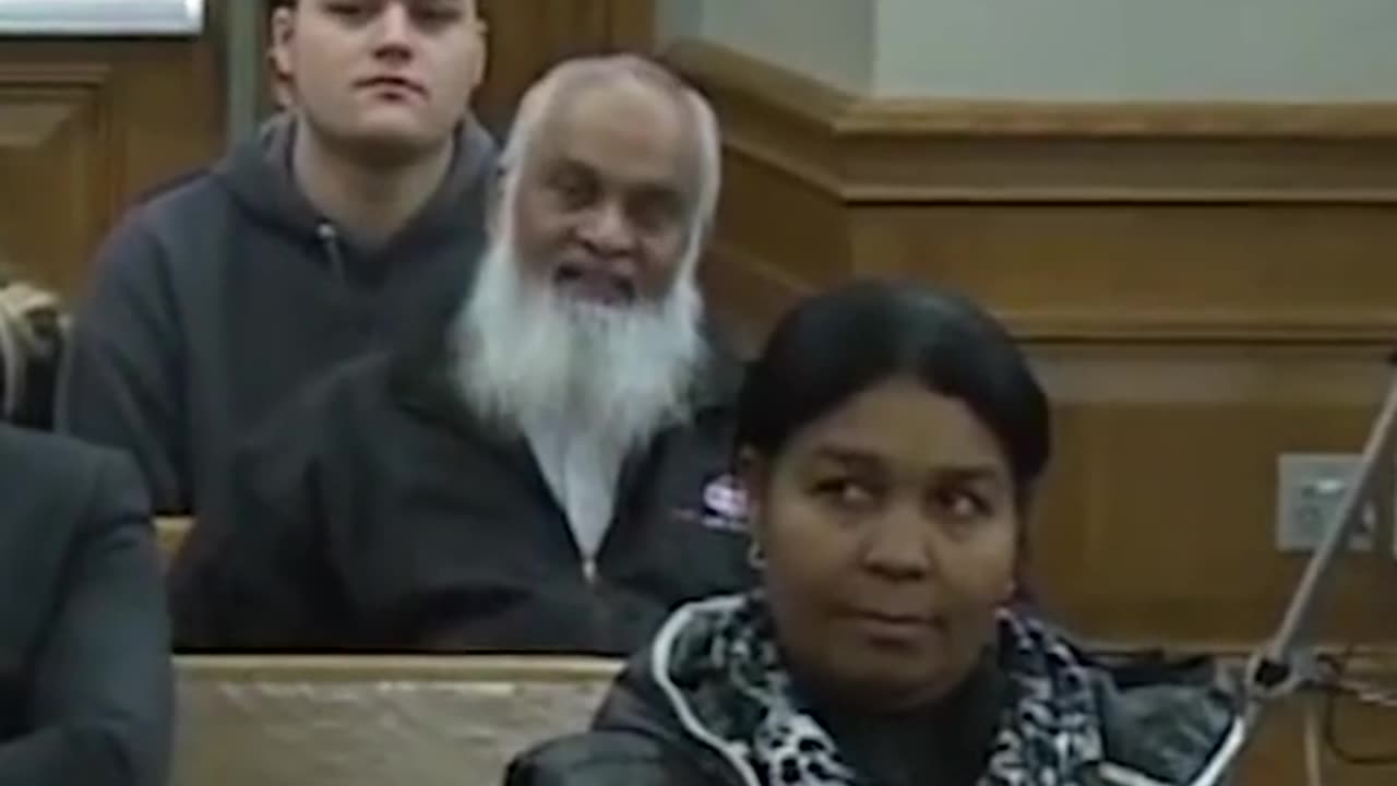 After killing her son in law, the woman smiled like a demon in court